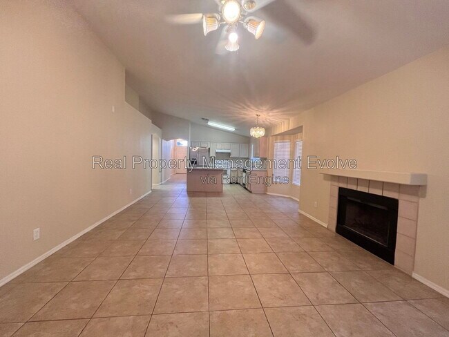 Building Photo - 2335 E Aire Libre Ave