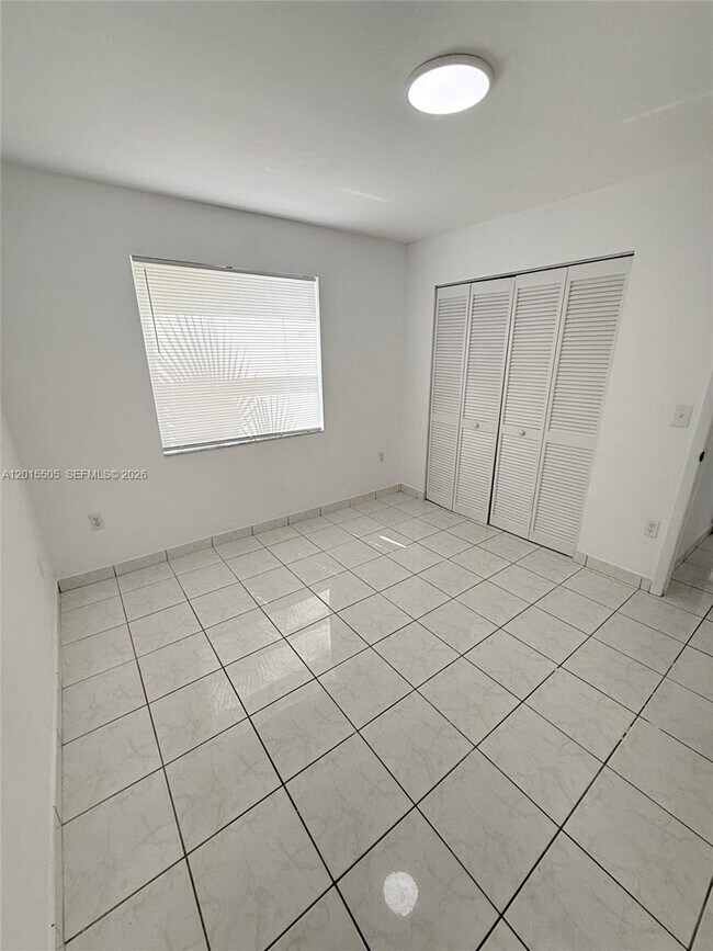 Building Photo - 2645 SW 28th Ct