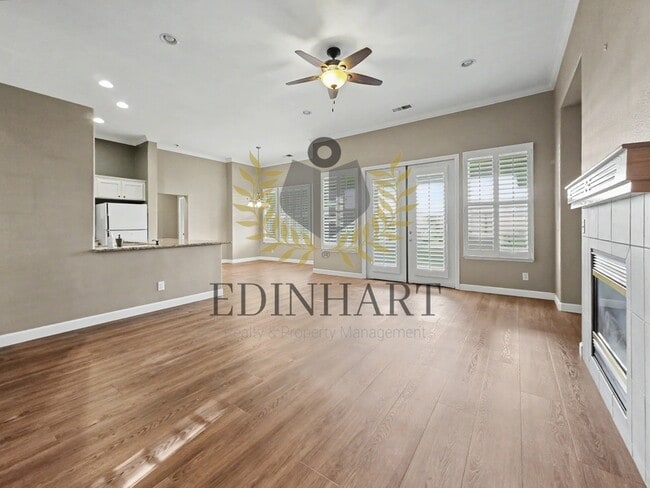 Building Photo - 818 S Apple Ave