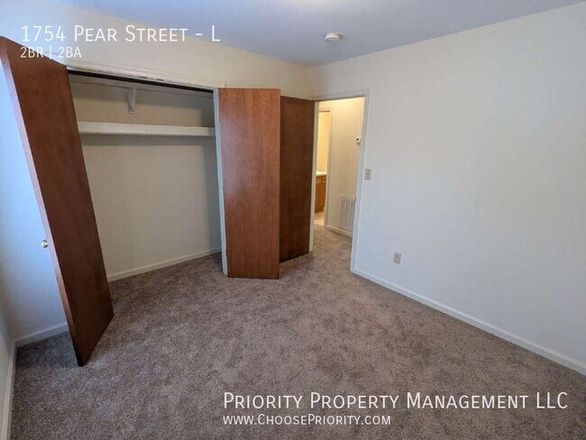 Building Photo - 1754 Pear St