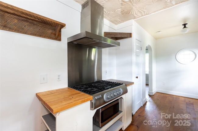 Building Photo - 3440 Oakwood Ave