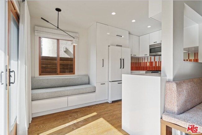 Building Photo - 27 18th Ave