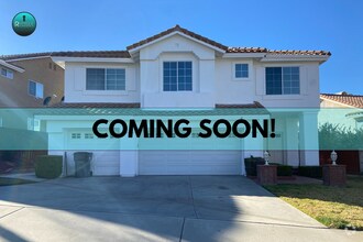 Building Photo - Step into luxury with this expansive 5 bed...