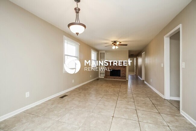 Building Photo - 3 Bedroom Pet-Friendly Home in La Vergne, ...