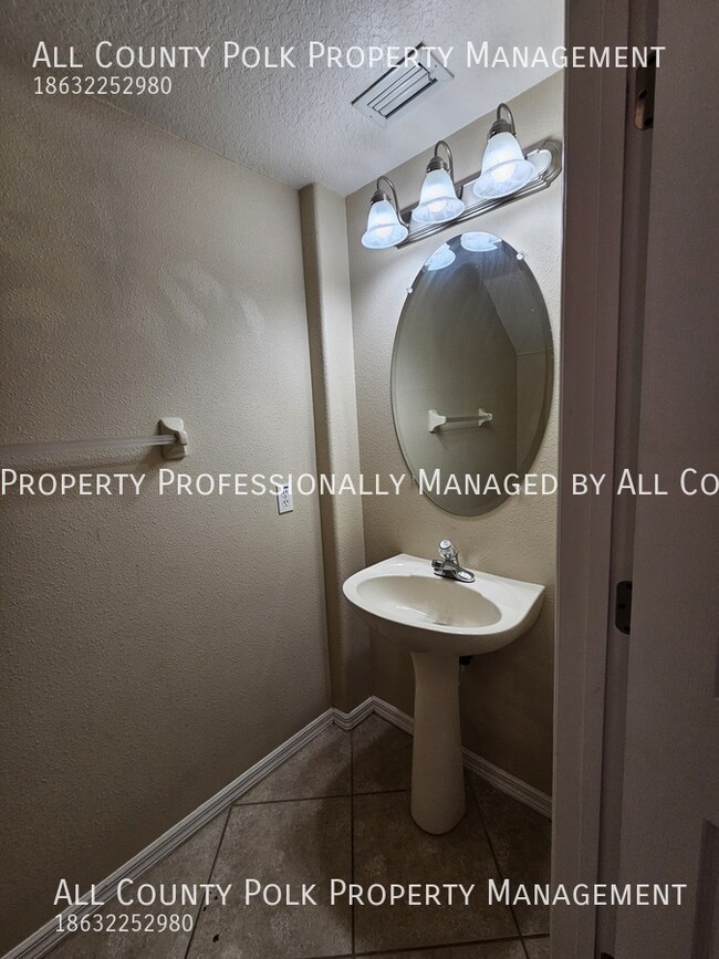 Building Photo - 1721 Altavista Cir