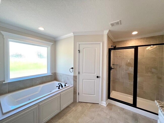 Building Photo - Elegant & Spacious 4-Bedroom Home in Hahira with Gourmet Kitchen, Private Backyard & Luxurious Ow...