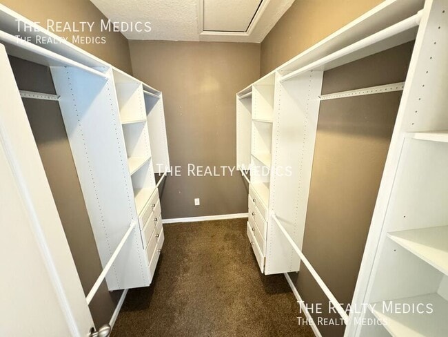 Building Photo - 308 Blue Cypress Dr