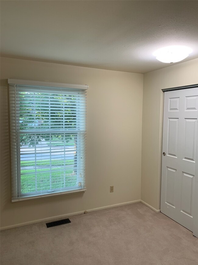 Building Photo - 822 Dutch Mill Dr