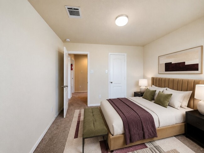 Building Photo - 2119 Del Mar Dr