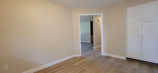 Building Photo - Beautiful 2 Bedroom / 2 Bath Bungalow Next to Hidden Valley Golf Club with Large Private Patio, N...