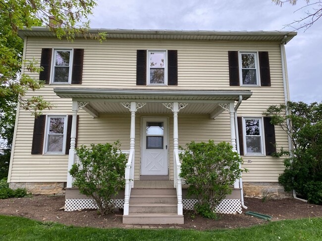 Building Photo - Coming soon! 4 Bedroom Farmhouse for Rent ...