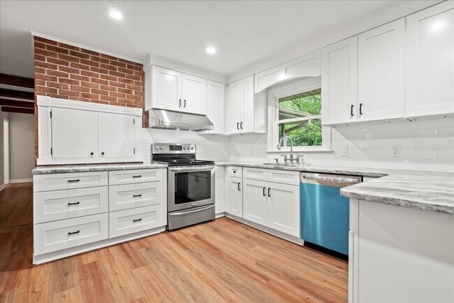 Building Photo - 511 Arbor Dr