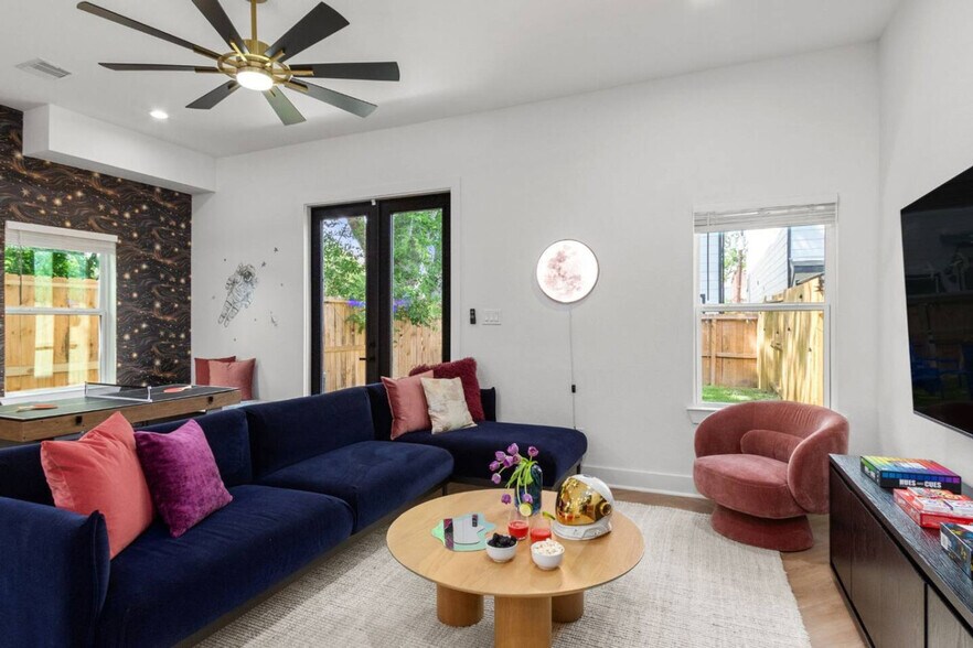 Building Photo - 4117 Shelby Cir