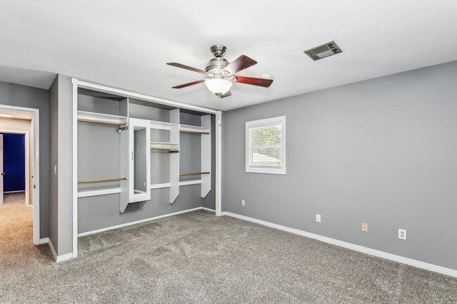 Building Photo - 873 E Greenway Ct
