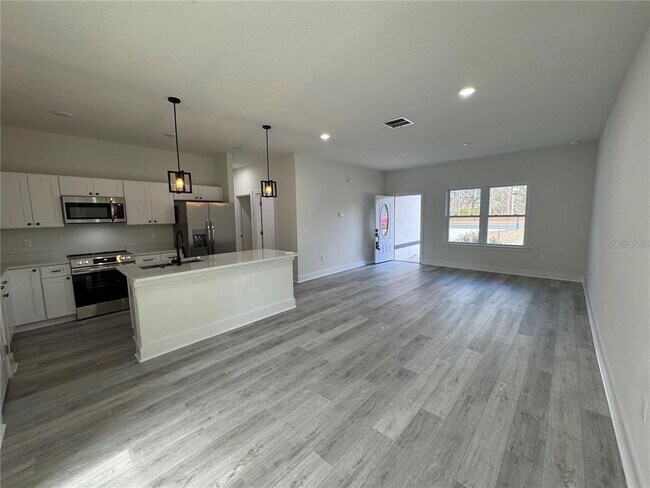 Building Photo - 702 Marion Oaks Manor