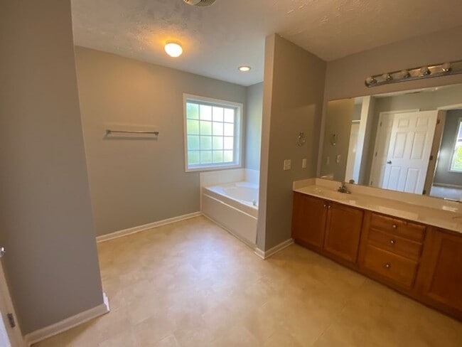 Building Photo - Charming 4 Bed 2 Bath Raeford Home