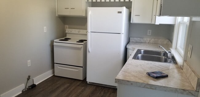 Building Photo - CLOSE TO RIVERSIDE PARK!  3br 1bath bungal...