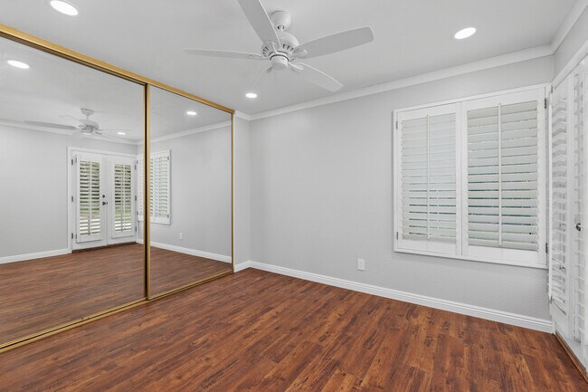 Building Photo - 910 Daisy Ave