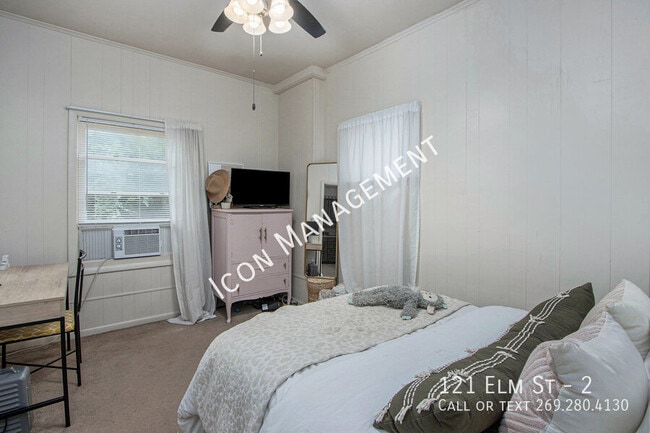 Building Photo - 121 Elm St