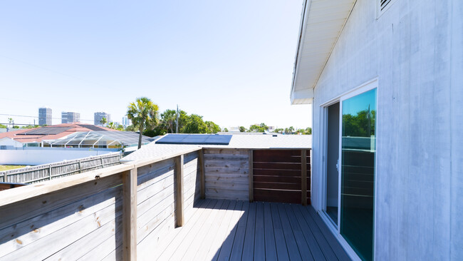Building Photo - 321 Cornell Dr