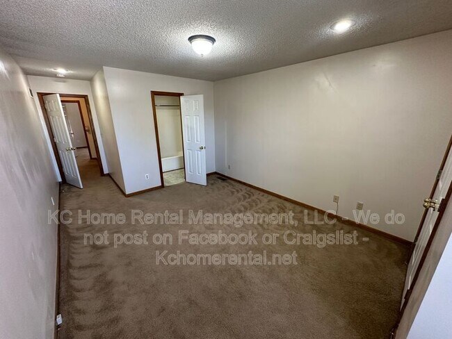 Building Photo - 766 Spring Cir