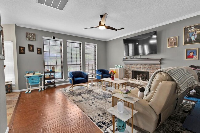 Building Photo - 25823 Lake Lawn Dr