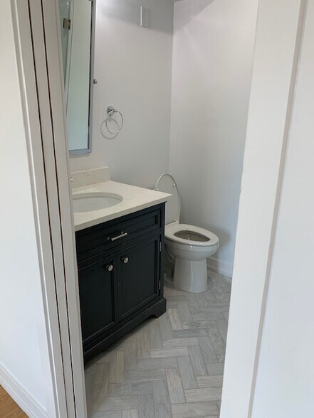 master ensuite bathroom - 809 Main St