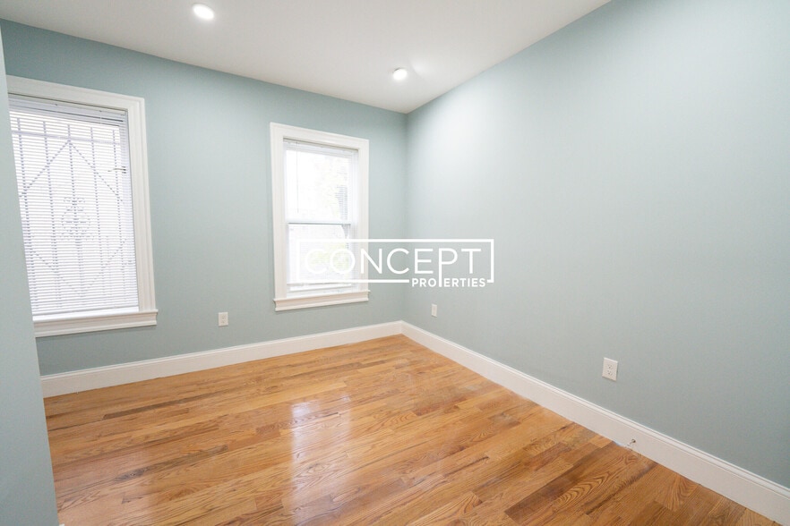 Building Photo - 372 Oxford St