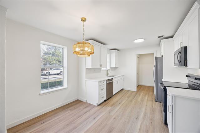 Building Photo - 302 W Pelton St