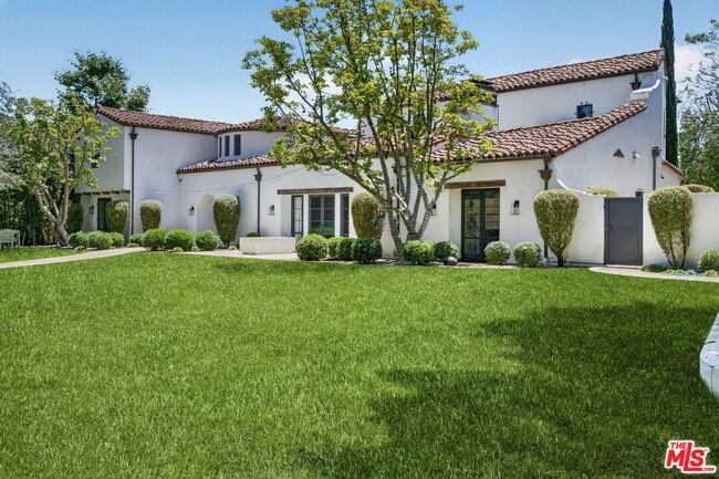 Building Photo - 729 N Bedford Dr