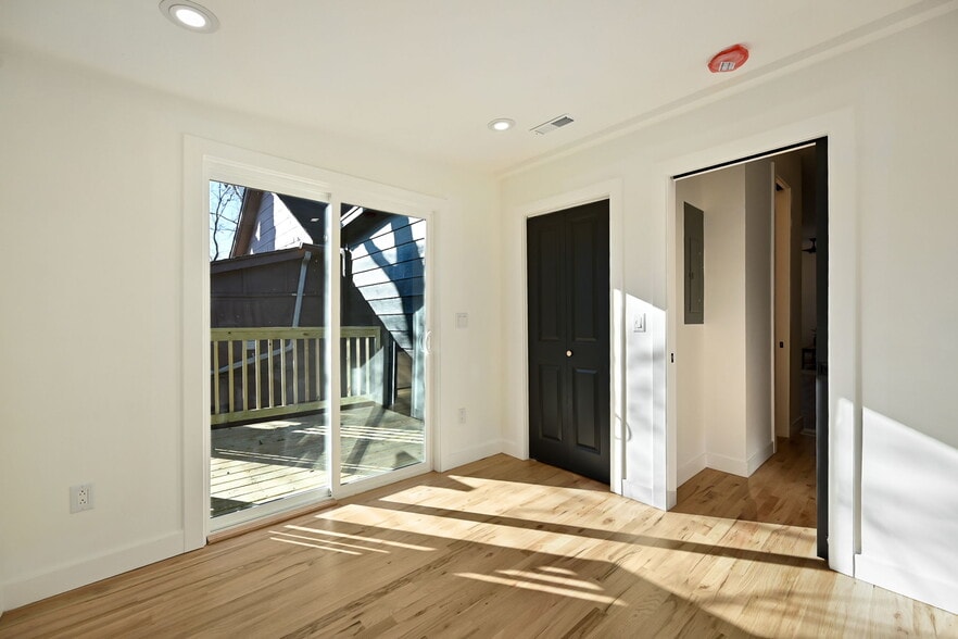 Building Photo - 2331 Belleview Ave