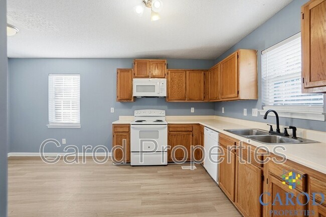 Building Photo - 2713 Daffodil Dr