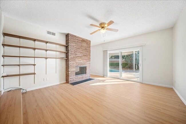 Building Photo - 2549 Notre Dame Dr