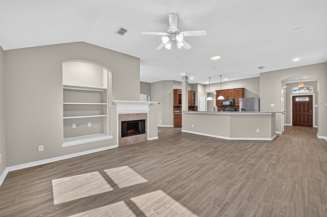Building Photo - 7527 Rain Meadow Ln