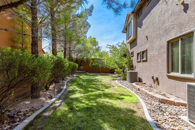 Building Photo - Summerlin Vistas Pool Home w/ Bed and Bath...