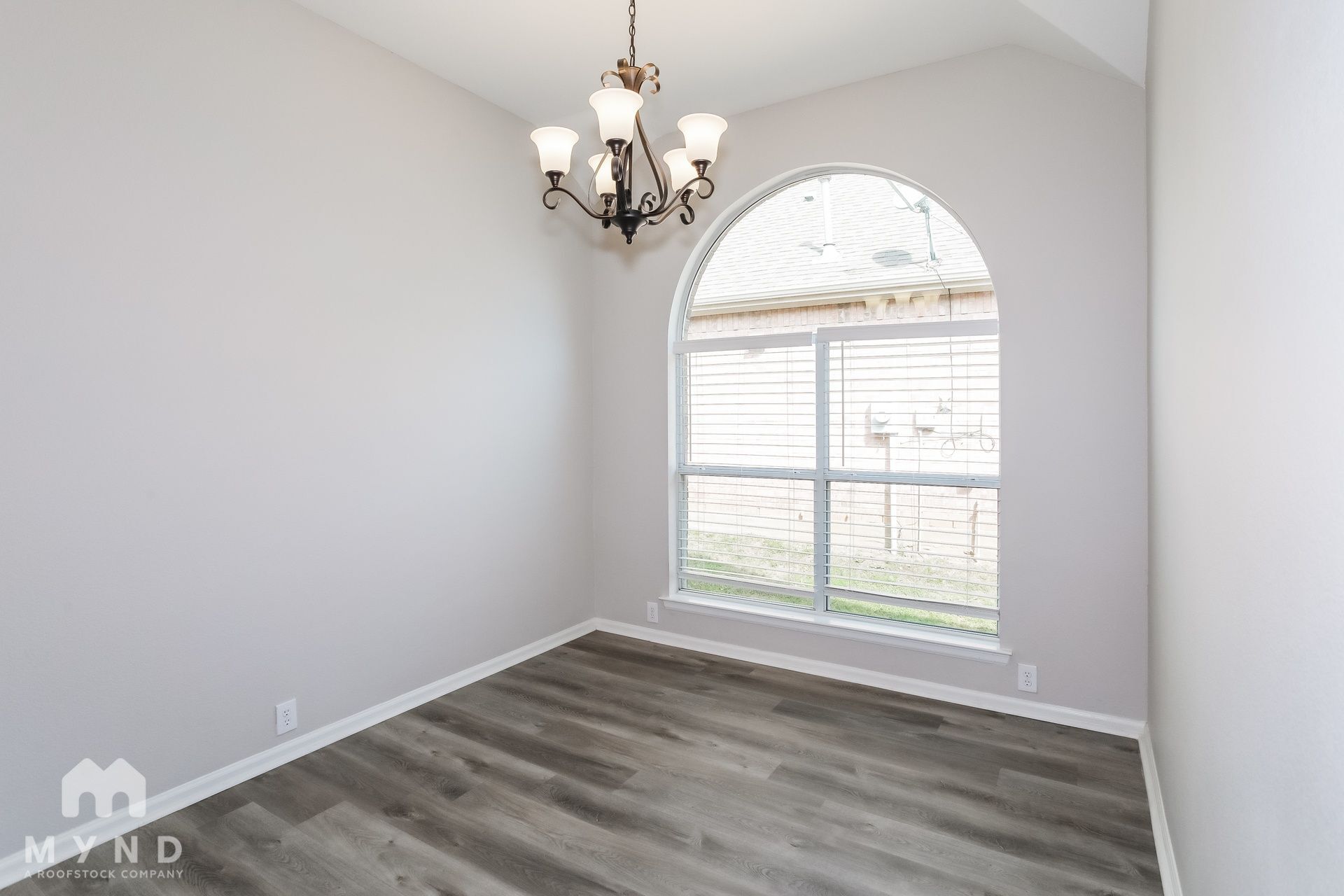 Building Photo - 2720 Maple Creek Dr