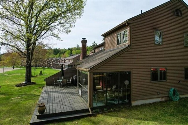 Building Photo - 15 Manor Estates Dr