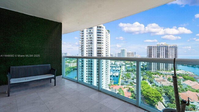 Building Photo - 19400 Turnberry Way