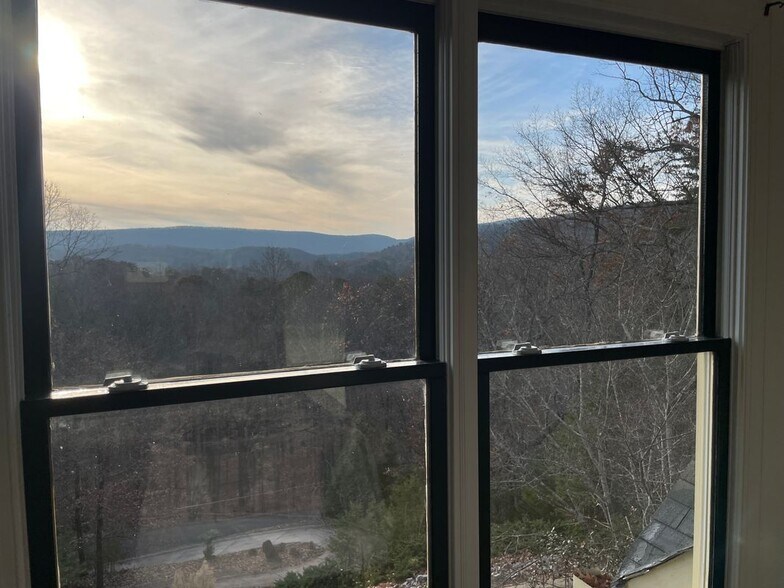 Building Photo - 369 Hillside Dr