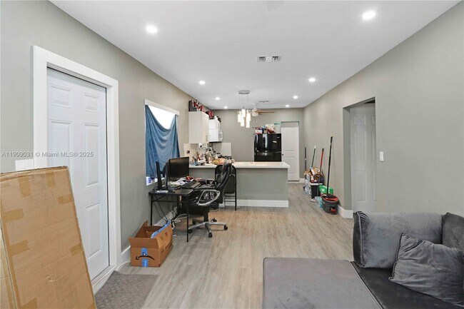 Building Photo - 3705 NW 35th Ave