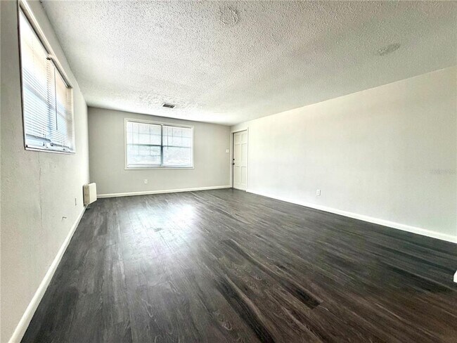 Building Photo - 5305 Oakwood Ct