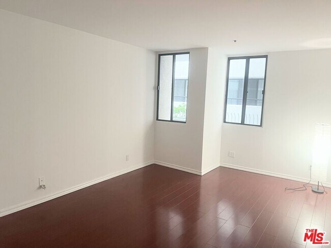 Building Photo - 10660 Wilshire Blvd