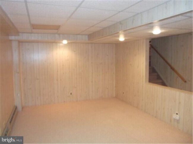 Building Photo - 83 Sayre Dr