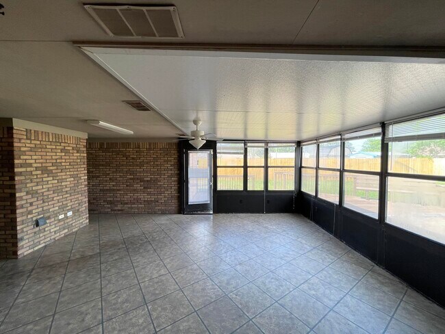 Building Photo - 2212 Peachwood Ct