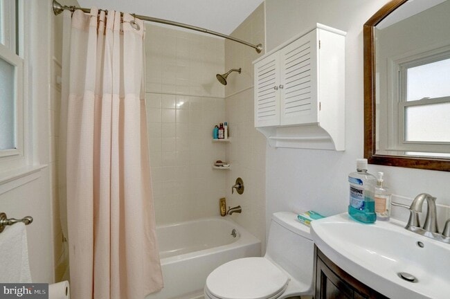 Building Photo - 6608 Spring Valley Dr