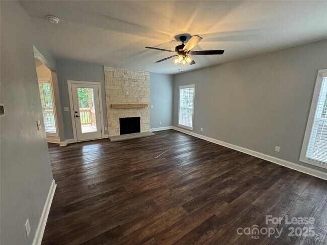 Building Photo - 3011 Waxhaw Crossing Dr