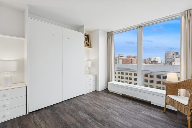 Building Photo - 330 W Diversey Pkwy