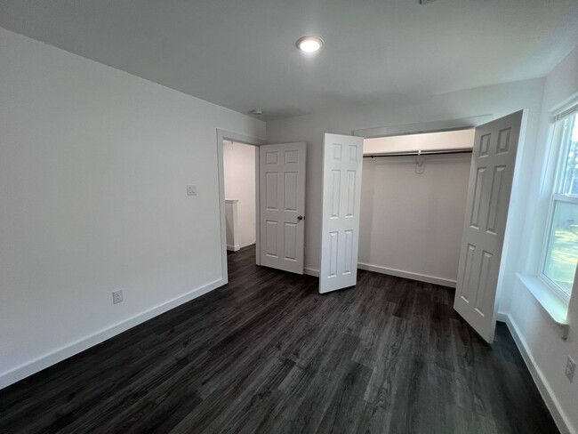 Building Photo - Updated 3-Bedroom Townhome for Rent in Eas...