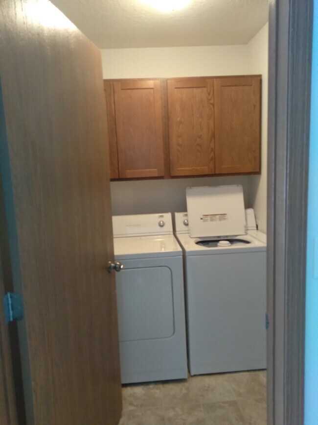 Building Photo - 2204 Cobblestone Dr