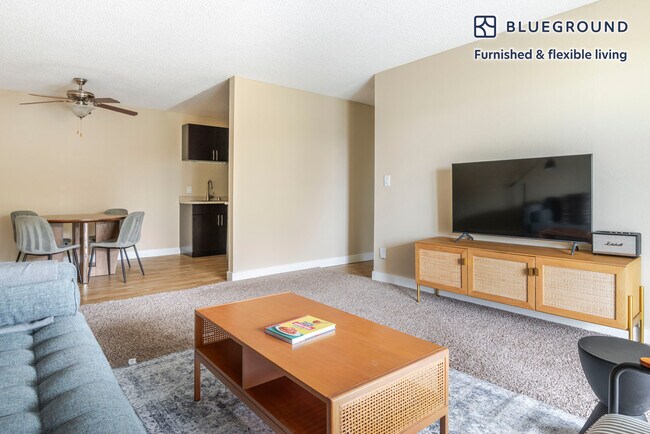 Building Photo - 950 E Hillsdale Blvd